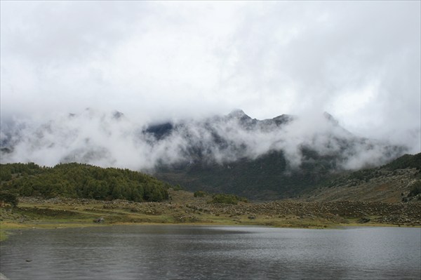 Грустное горное озеро